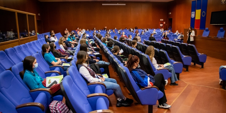 Viitorii profesori vor depăși limitele predatului în clasă. La UAV Arad se fac seminarii despre educația outdoor