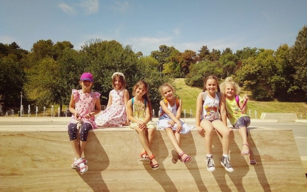 Mai mulți copii din 4 sate din Timiș vor beneficia de amenajarea unor biblioteci speciale, ateliere și școală de vară pentru a fi susținuți la învățătură