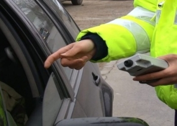 Un tânăr șofer beat și altul drogat, prinși la volan de polițiști