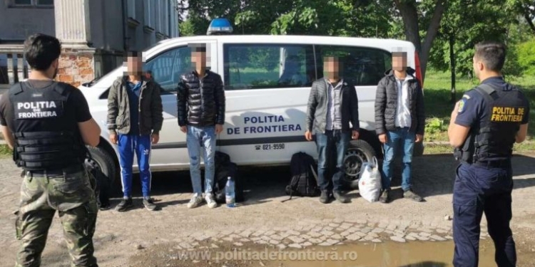 Taximetrist cercetat pentru trafic de migranți