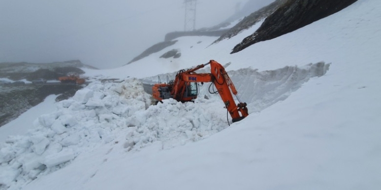 Strat de zăpadă de 7–8 metri pe Transfăgărășan cu două săptămâni înainte de deschidere
