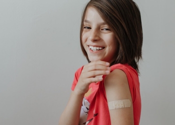 Vaccinarea copiilor cu vârste între 12 și 15 ani a început. Valeriu Gheorghiță: Să nu vină singuri