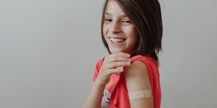 Vaccinarea copiilor cu vârste între 12 și 15 ani a început. Valeriu Gheorghiță: Să nu vină singuri