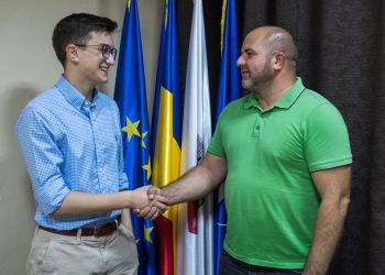 După faptă și răsplată! Elevul strălucit din Moravița pleacă în străinătate pentru un viitor mai bun