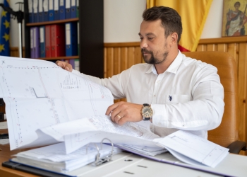 Copiii din comuna Cărpiniș vor putea face sport într-o sală renovată