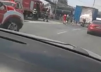 VIDEO Remorca unui tir a luat foc în mers pe un bulevard din Timișoara