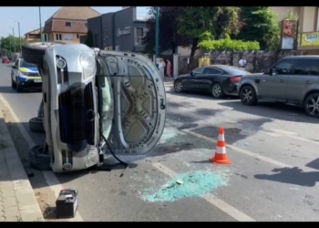VIDEO Șoferia nu e pentru toată lumea! Accident în Timișoara, produs de un șofer care nu s-a asigurat
