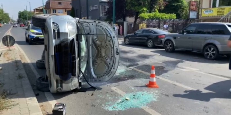 VIDEO Șoferia nu e pentru toată lumea! Accident în Timișoara, produs de un șofer care nu s-a asigurat