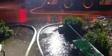 Străzi, curți și locuințe inundate în Timiș. Vezi ce a lăsat în urmă Codul Roșu de inundații