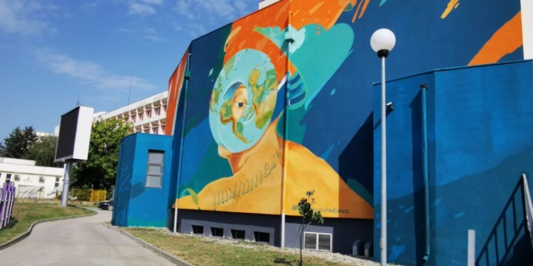 ”Pădurea” din mijlocul Timișoarei a fost inaugurată! Pictura care absoarbe CO2 poate fi admirată