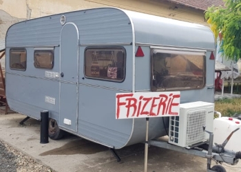 Frizeria mobilă – ideea de afacere a unui tânăr din Timiș! Face senzație în întreg județul