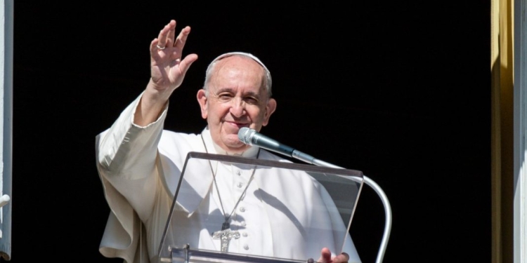 Papa Francisc a fost operat cu succes. Cum se simte Suveranul Pontif