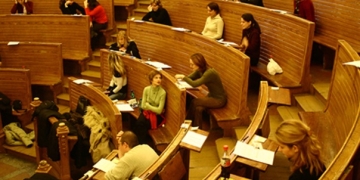 În premieră națională, o universitate  introduce cursurile fizice doar pentru studenții vaccinați anti-COVID-19