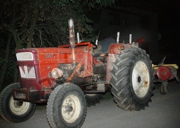Moarte violentă pentru un bărbat din Timiș. Și-a găsit sfârșitul sub roțile unui tractor, sub privirile fiicelor sale