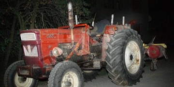 Moarte violentă pentru un bărbat din Timiș. Și-a găsit sfârșitul sub roțile unui tractor, sub privirile fiicelor sale