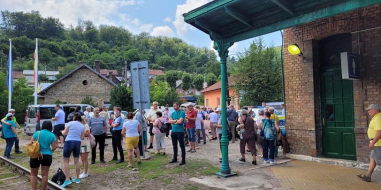 Turiști așteptați de poliție, după o plimbare pe Semmeringul Bănățean. Vezi aici ce s-a întâmplat