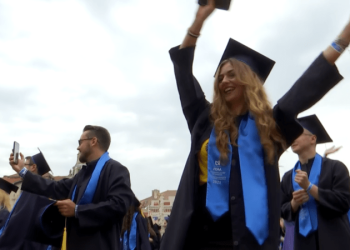 Festivitate ca în filme! Aproape 2000 de studenți ai UVT au devenit absolvenți