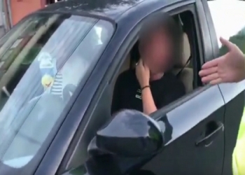 VIDEO. Lugoj: Era ”puţin” băută. Circ pe strada Făgetului după ce poliţiştii au avut curajul să oprească “o persoană publică”