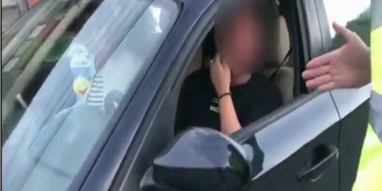 VIDEO. Lugoj: Era ”puţin” băută. Circ pe strada Făgetului după ce poliţiştii au avut curajul să oprească “o persoană publică”