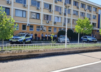 Polițiștii din Timiș au ținut un moment de reculegere în memoria fostului coleg decedat în accidentul de la Albina