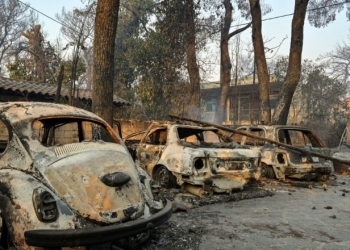 Haos în Grecia, unde oamenii fug disperați din calea focului, iar animalele mor sufocate. Premier: Vara noastră e de coșmar