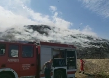 VIDEO 48 de ore de foc la Arad! Groapa de gunoi arde în continuare