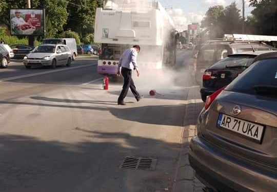 VIDEO. Panică în trafic. Incendiu la un troleibuz al STPT