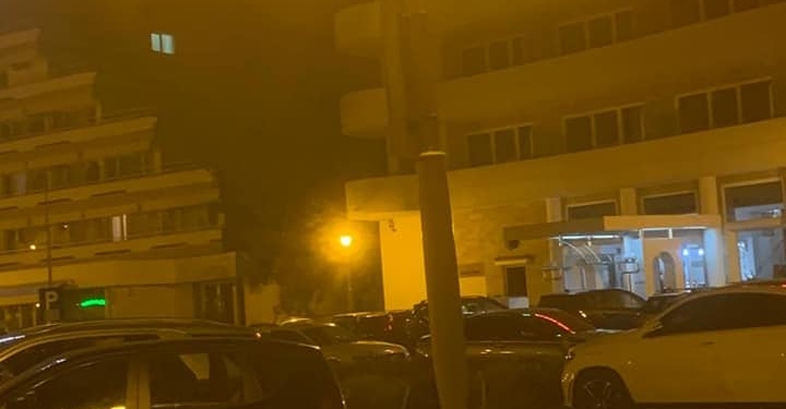 La mare, la soare, se doarme în parcare. Sau pe trotuar. ”Cazare” á la Mamaia