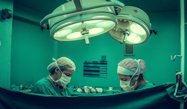 ITM Timiș, anchetă la Spitalul Municipal din Lugoj, după ce o lampă a căzut de pe perete