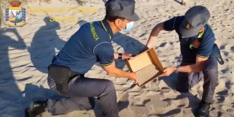 Nisipul de pe plaje este furat și vândut pe internet. Unde se întâmplă