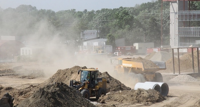 Constuctorii care nu iau măsuri de reducere a poluării cu praf riscă amenzi mai mari