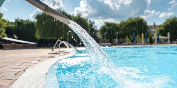 Cinci piscine sancționate contravențional din cauza calității apei