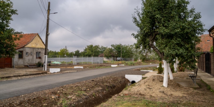 Pod reabilitat între Recaș și Herneacova și străzi asfaltate