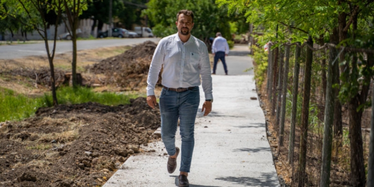 Iluminat stradal modern într-o comună din Timiș