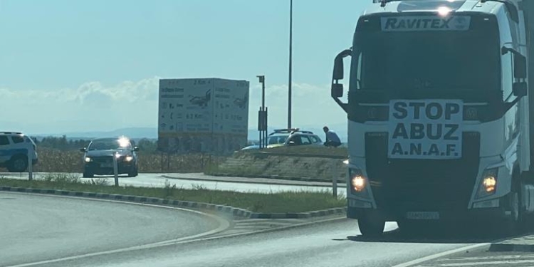 VIDEO Protest al transportatorilor în vestul țării! Se circulă cu dificultate la ieșirea din Timișoara spre autostradă