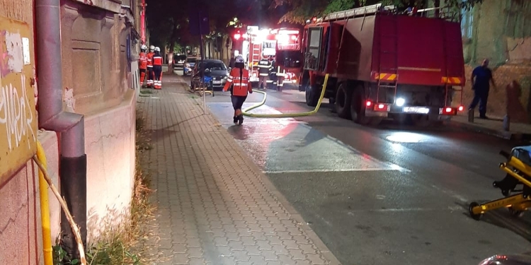 Incendiu la Spitalul de Psihiatrie din Arad. Pacienți evacuați, șase oameni, transportați la Urgențe