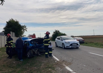 Accident rutier în Timiș din cauza nerespectării distanței. Un tânăr a ajuns la spital