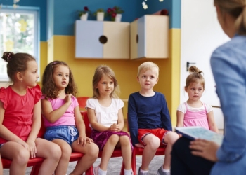 Sprijin pentru copiii și părinții dintr-o localitate periurbană a Timișoarei. La Utvin se face afterschool