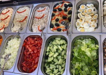 Mii de porții de mâncare pentru voluntarii care au reabilitat un spital