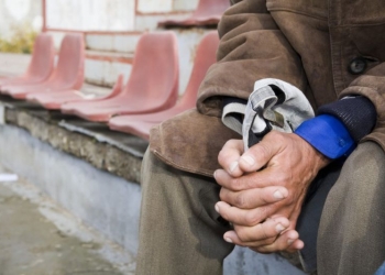 Persoanele defavorizate primesc pachete cu alimente de la Direcția de Asistență Socială a Municipiului Timișoara