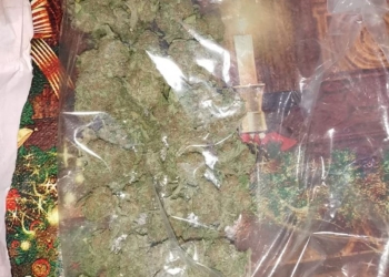 Canabis, armă cu lunetă și alte droguri descoperite în casa unui bărbat din Timișoara