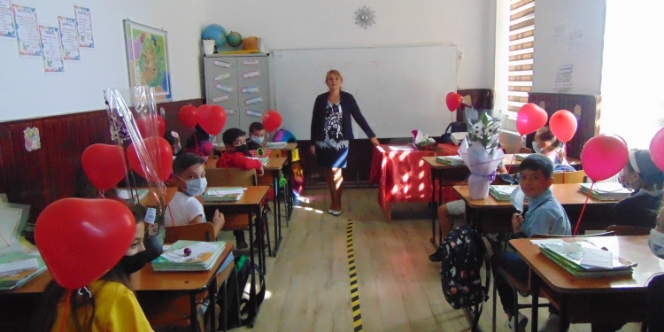 A sunat primul clopoțel! Emoții pentru elevii și preșcolarii din comuna Moravița