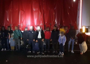 Migranți ascunși printre piese metalice