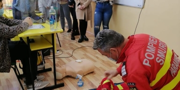 Lecție de prim-ajutor la Colegiul Național Bănățean din Timișoara