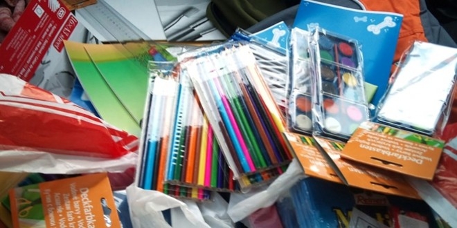 Copiii dintr-o localitate din Timiș au primit rechizite școlare de la polițiști