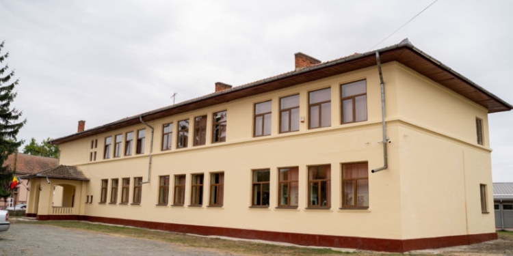 Primăria din Jamu Mare oferă burse elevilor pentru performanță și ajutor social