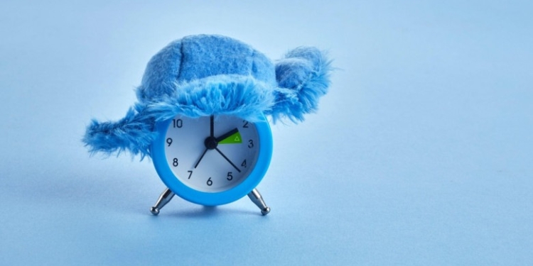 Ora de iarnă 2021 a intrat în vigoare. Cinci sfaturi pentru a ne adapta mai bine la schimbarea orei