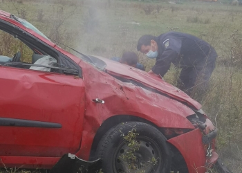 În drum spre o donare de sânge, jandarmii au acordat primul ajutor unor timișeni implicați într-un accident auto