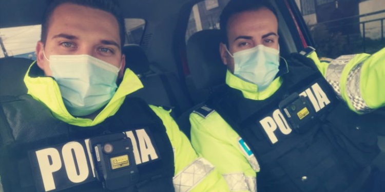 Dincolo de uniforma de polițist, sunt oameni! Vezi aici cum au reacționat agenți de la rutieră din vestul țării, în situații limită