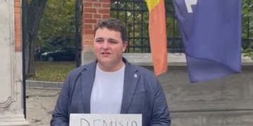 VIDEO Fiul controversatului afacerist timișorean, Ovidiu Tender, s-a apucat serios de politică! Teodor Tender i-a cerut demisia lui Cosmin Șandru, senator PNL de Timiș
